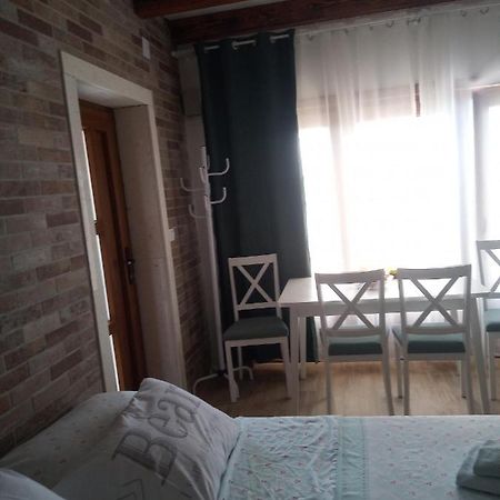 Studio Apartman Luka Starigrad Paklenica Exterior foto